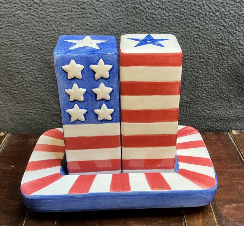 Patriotic Super Cute Salt & Pepper Shakers With Tray